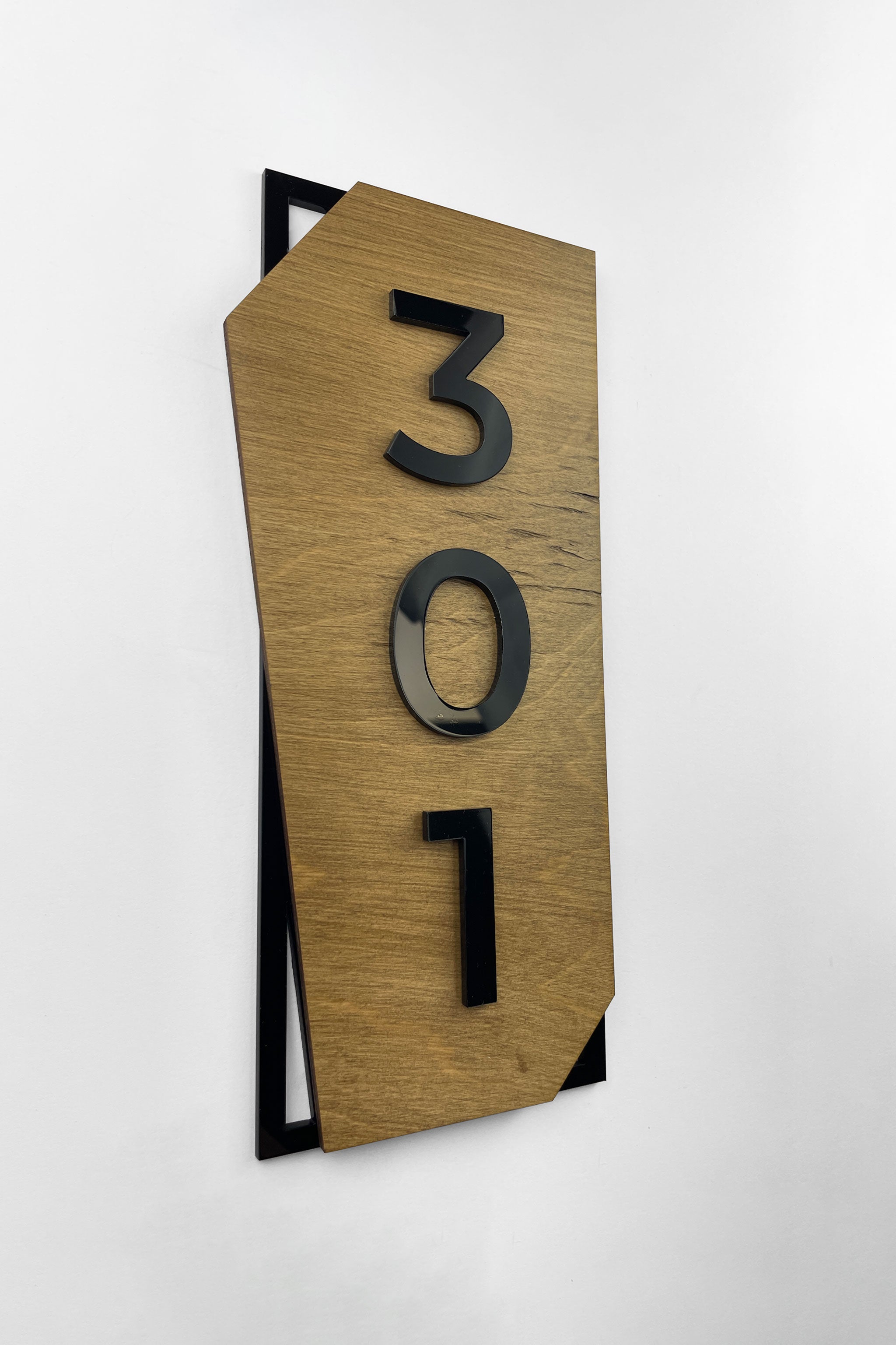 ALUMADESIGNCO vertical wood and acrylic custom room number plaque with minimalist modern design, premium signage for hotels, offices, and residential interiors