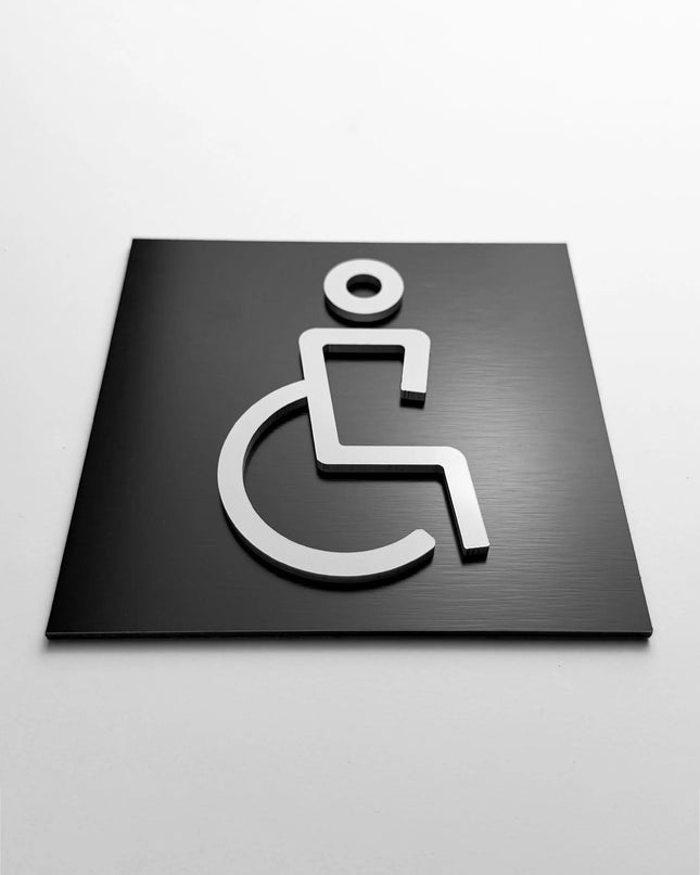 Behinderten WC Schild in Schwarz mit weißem Rollstuhlsymbol